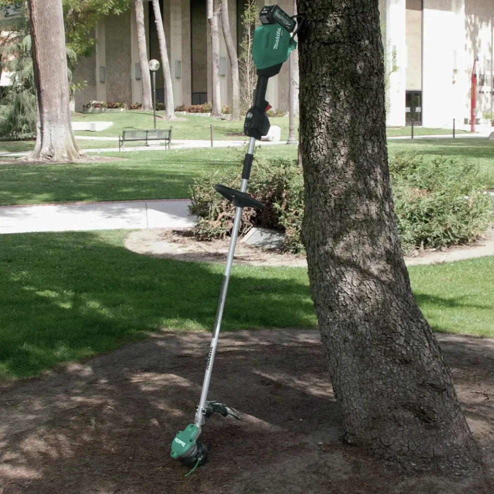 Factory Reconditioned Makita 40V max XGT Lithium-Ion Brushless 15 in. Cordless String Trimmer Kit (4 Ah)