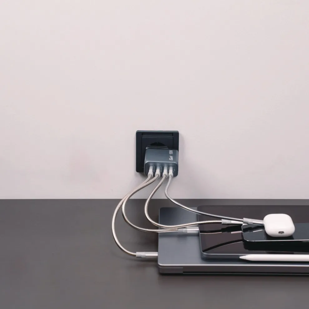 Verbatim 100 Watts 4-Port GaN Wall Charger - Black/Gray